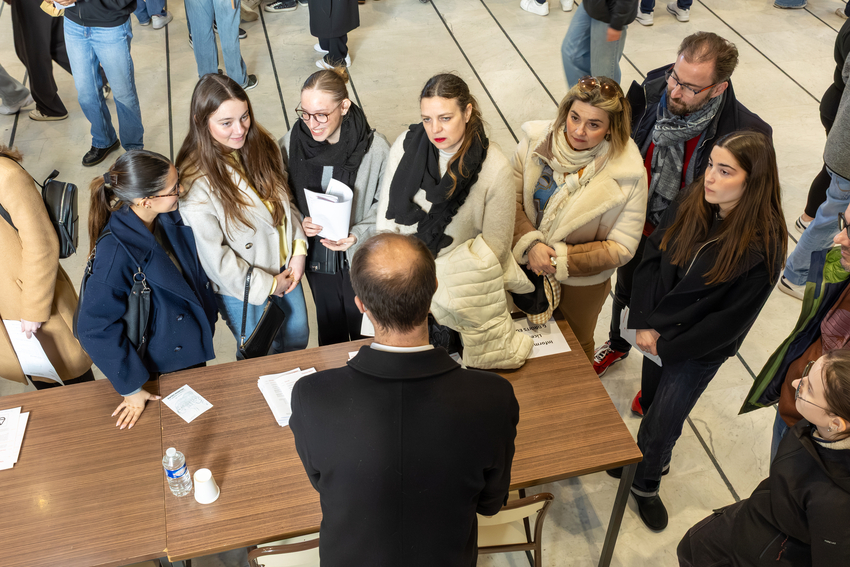 Choisir ses études supérieures : guide de survie des parents